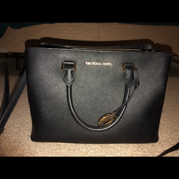Michael Kors Handbags - Michael Kors over the shoulder purse! Michael Kors Handbags - Michael Kors over the shoulder purse!